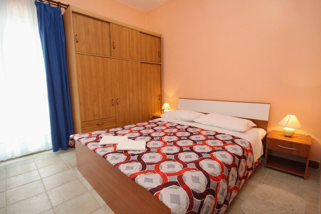 Family Friendly Seaside Apartments Vlasici, Pag - 4319 Eksteriør billede