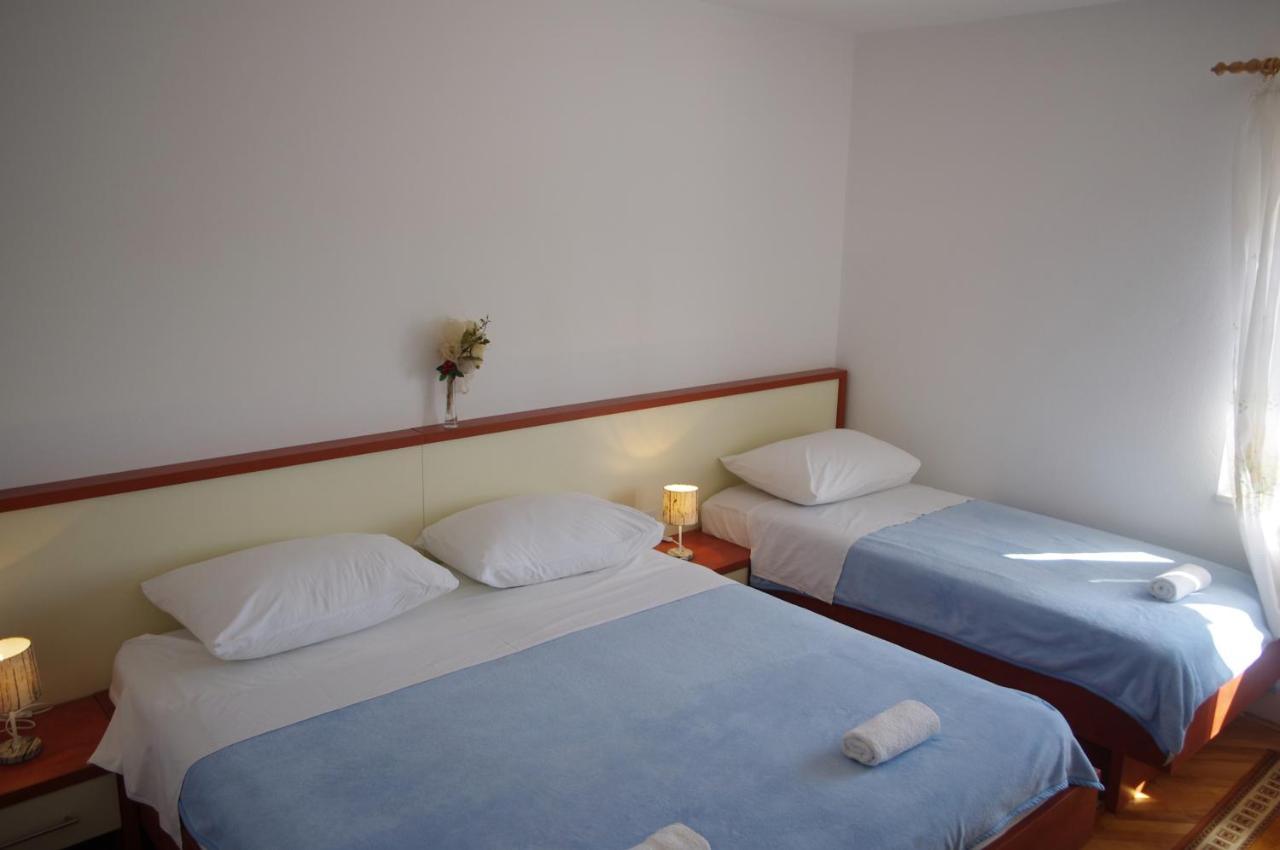 Family Friendly Seaside Apartments Vlasici, Pag - 4319 Eksteriør billede