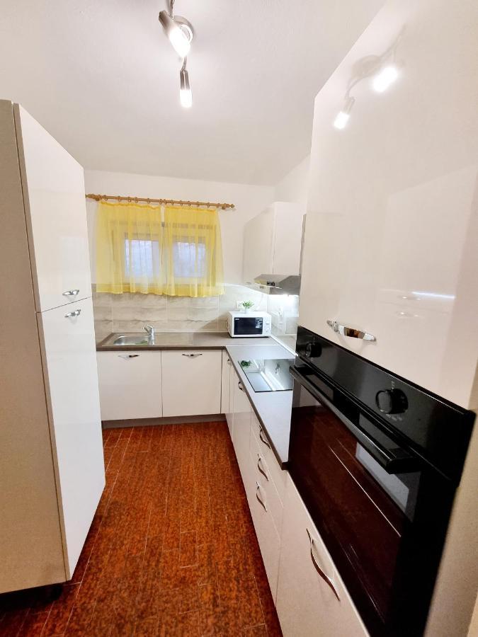 Family Friendly Seaside Apartments Vlasici, Pag - 4319 Eksteriør billede